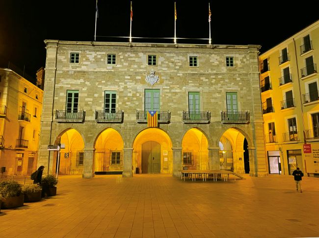 Manresa il·luminarà el seu ajuntament de groc per visibilitzar la síndrome de Rubinstein-Taybi
