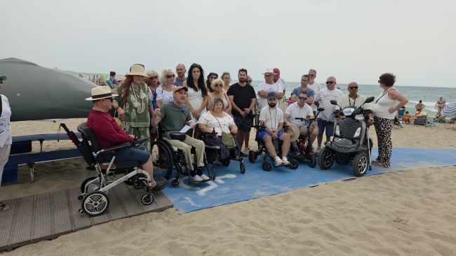 El Vendrell manté les platges inaccessibles malgrat un acord municipal per millorar l'atenció a la discapacitat