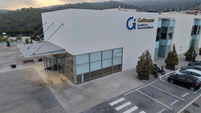 Guttmann Hospital de Neurorehabilitació estrena un nou retol a la façana per reforçar la seva identitat