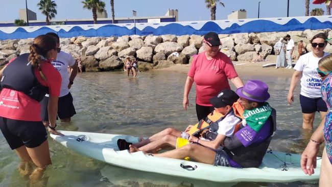 L'esport accessible pren la platja Llarga de Tarragona amb una nova edició de les onades inclusives