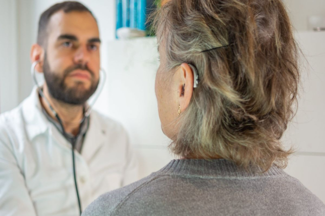 Un estil de vida saludable redueix un 14% el risc de patir discapacitat auditiva