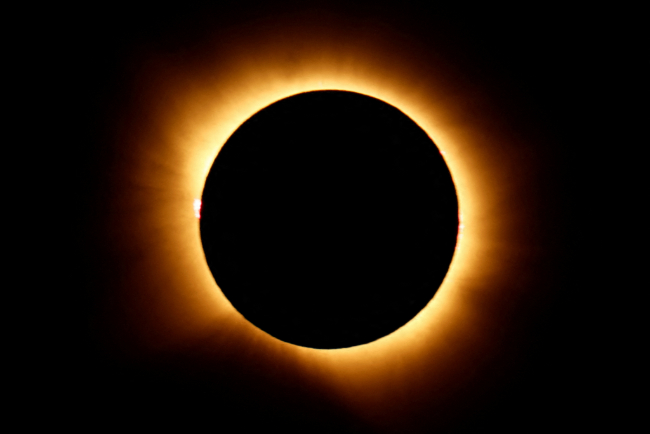 I després de l’eclipsi, què? Posem-nos les ulleres per mirar la realitat