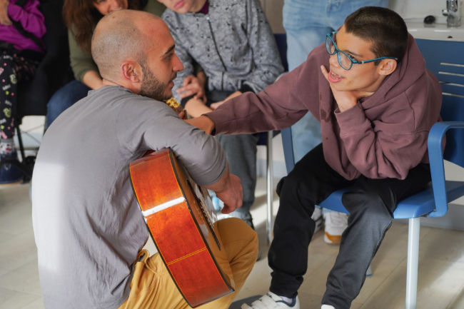 L'Escola Alba inicia el curs amb més sessions de musicoteràpia per a l'alumnat amb grans necessitats de suport