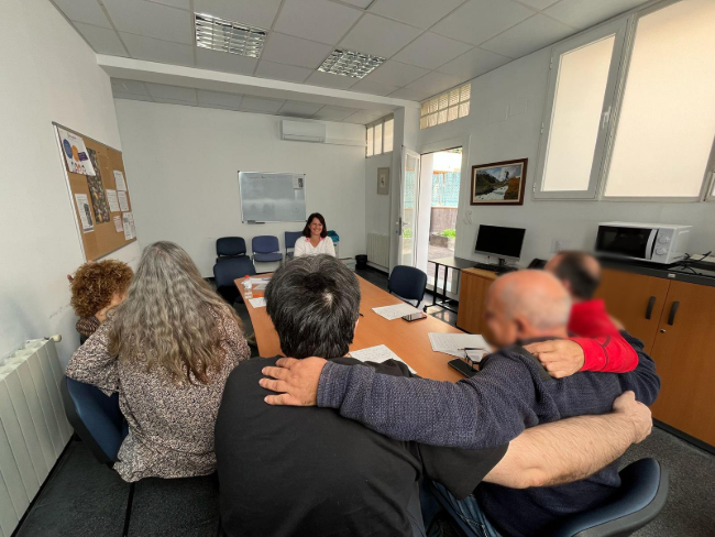 Un grup pioner de l'IAS acompanya 17 persones per prevenir el suïcidi i donar suport al dol