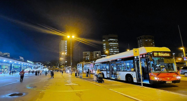 Les empreses de transport públic fixen criteris per aconseguir parades d'autobús plenament accessibles