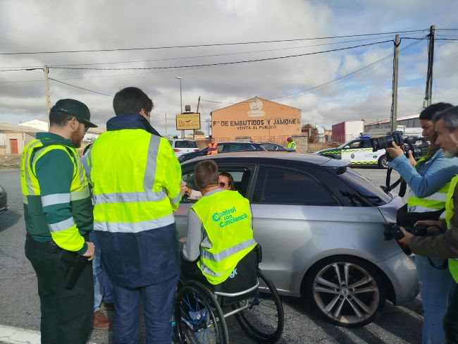 ASPAYM i la DGT inicien una campanya estatal per conscienciar sobre els perills de les distraccions al volant