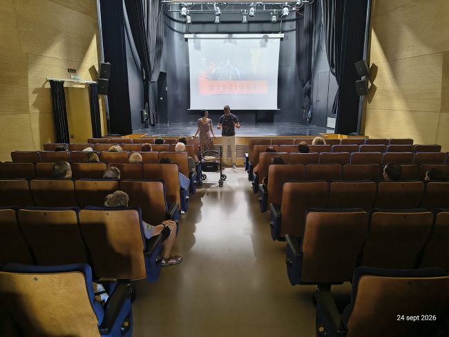 La Taula de Salut Mental de Badia del Vallès promou el benestar emocional i la inclusió social a través del cicle de cinema "Baixem la Claqueta"