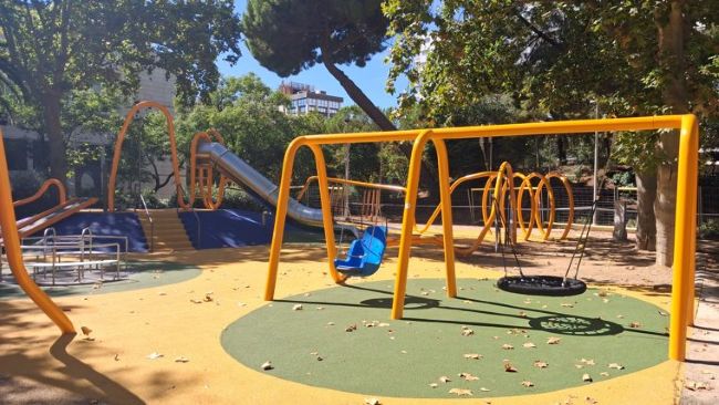 Els Jardins de Vil·la Amèlia a Barcelona estrenen una àrea de jocs infantils accessible i de caràcter sensorial